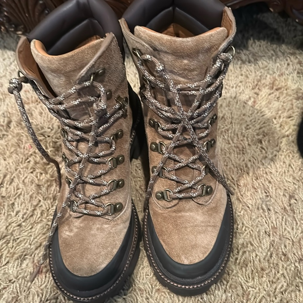 Size 7.5 Tory Burch boots